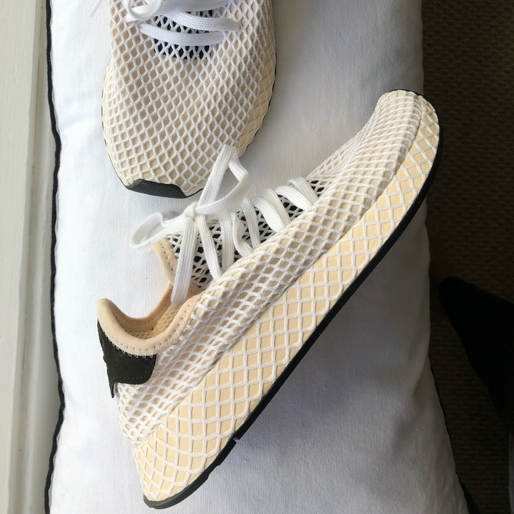 Women’s adidas DEERUPT sneakers